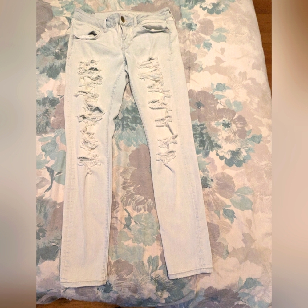 American Eagle Outfitters Light Wash Distressed Skinny Jeans